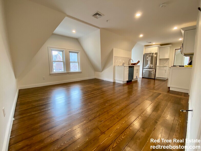 Building Photo - 19 Bellevue St