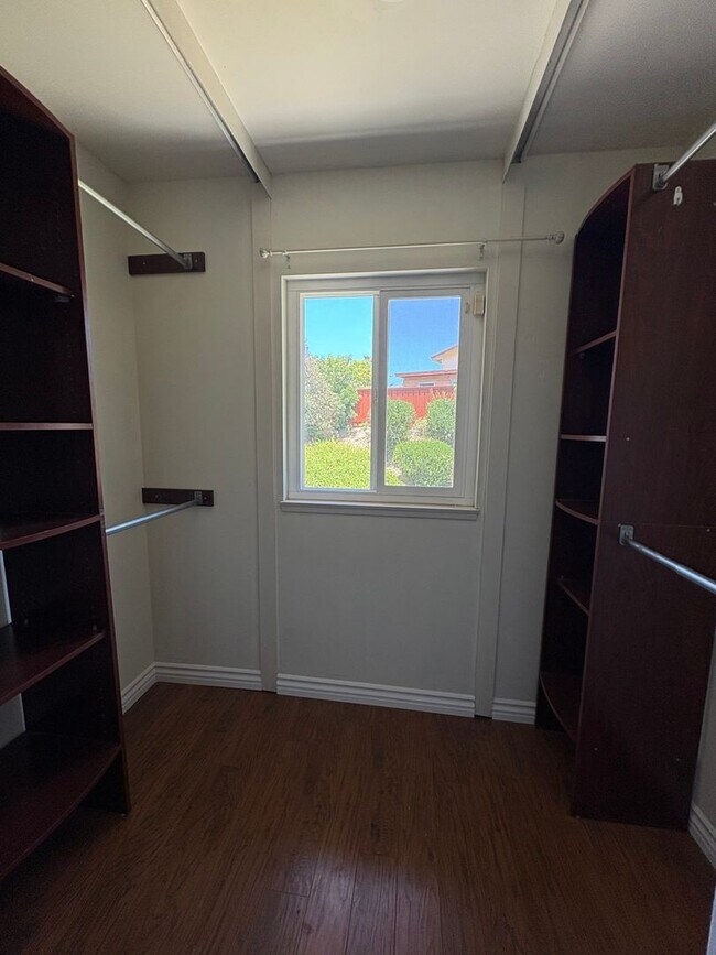 Building Photo - Prestigious Home In Outstanding Location! ...