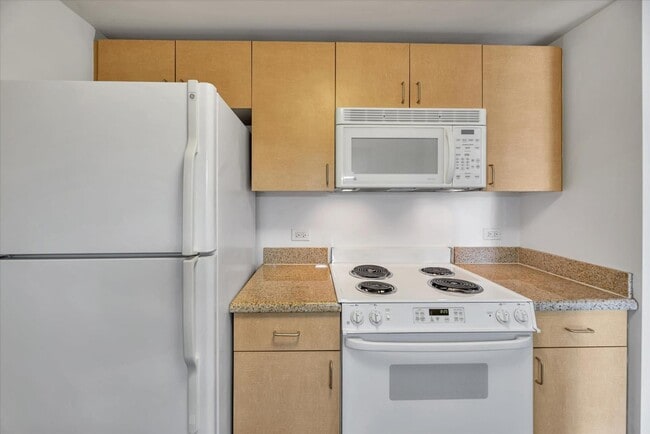 Building Photo - 425 W Beech St