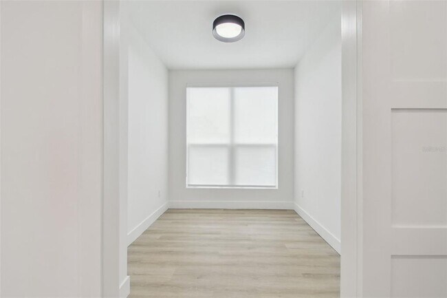 Building Photo - 3826 Pompano Dr SE