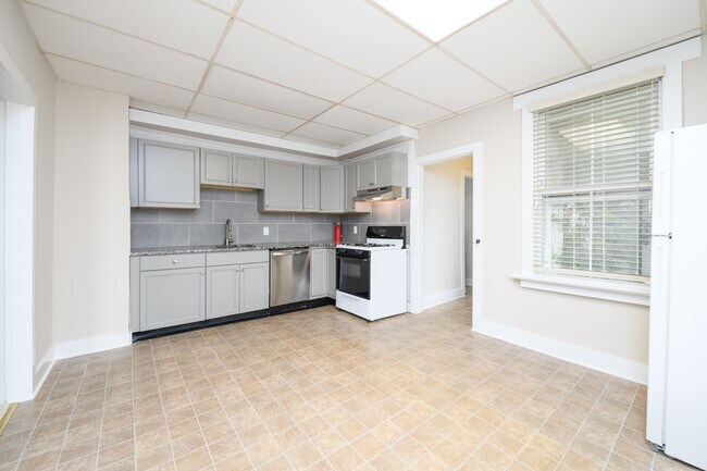 Building Photo - 463 Prospect Ave
