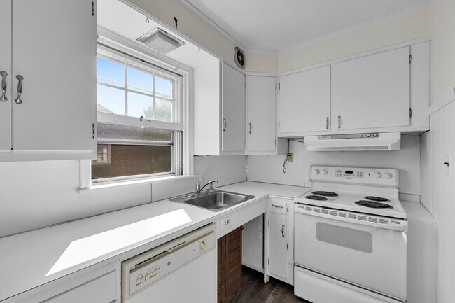 Building Photo - 735b N 22nd St
