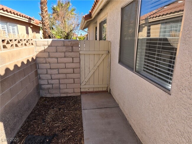 Building Photo - 4719 Cosley Dr