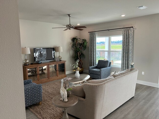 Building Photo - AVAILABLE IN NOVEMBER - Don't miss this op...