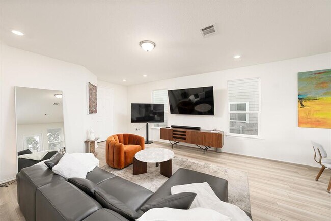 Building Photo - 7105 Gray Catbird Dr