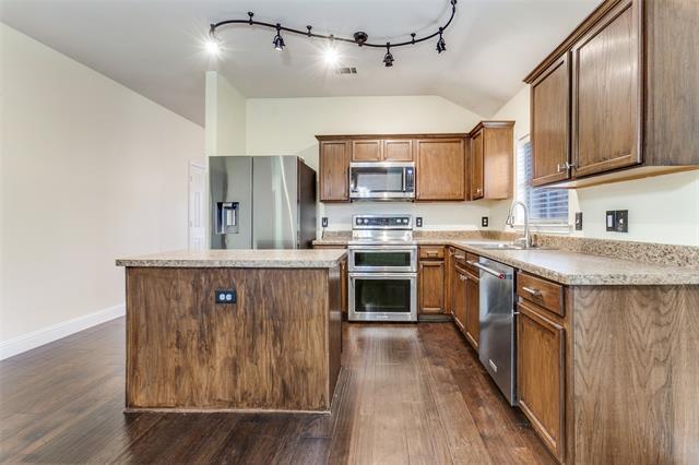 Building Photo - 3010 Sawgrass Dr