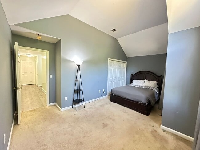 Building Photo - 1094 Porter Dr