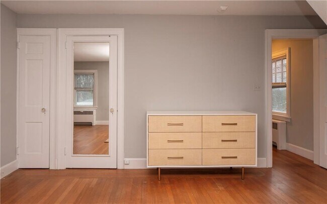 Building Photo - 118 Ruggles Ave