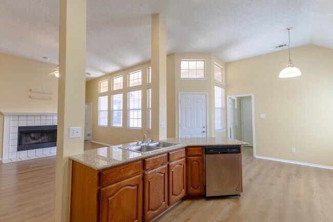 Building Photo - 7414 Westhaven Dr