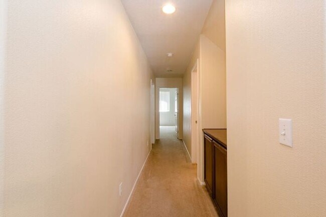 Building Photo - 4 Bed Home for Rent Palmdale CA 93551