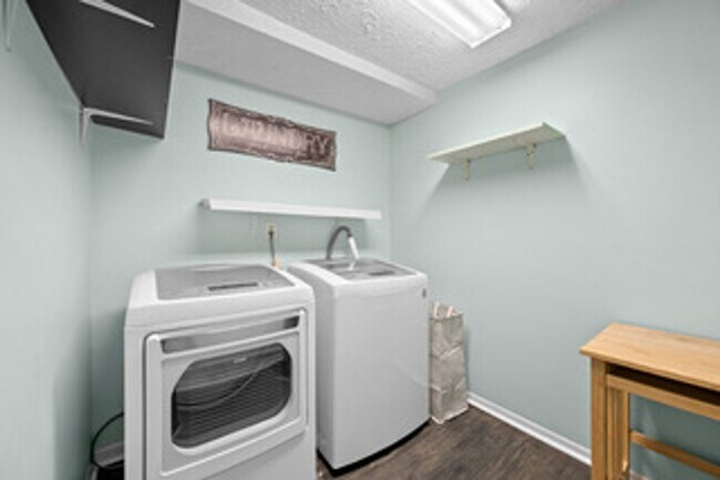 Building Photo - 3 Bedroom Home in Lynchburg