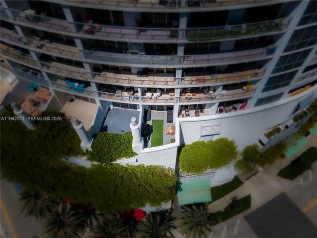 Building Photo - 1750 N Bayshore Dr