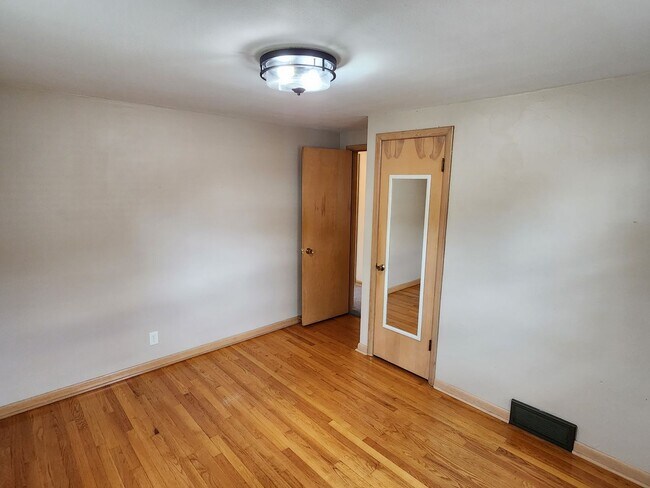 Building Photo - 4021 Harding Rd