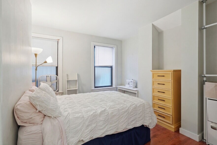 Building Photo - 20 Symphony Rd