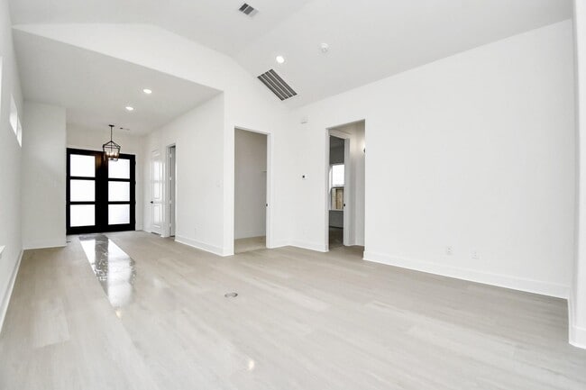 Building Photo - 4352 Avron Dr