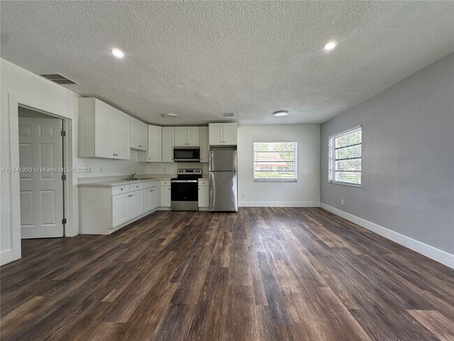 Primary Photo - 3315 SW 15th Ave