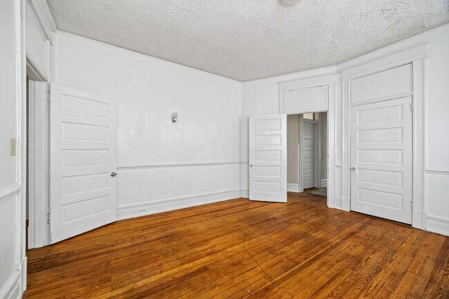 Building Photo - 2713 W Grace St