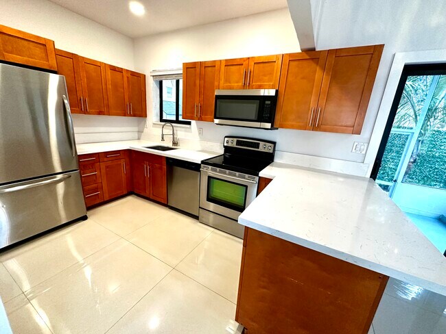 Building Photo - 1931 SW 17th Ct