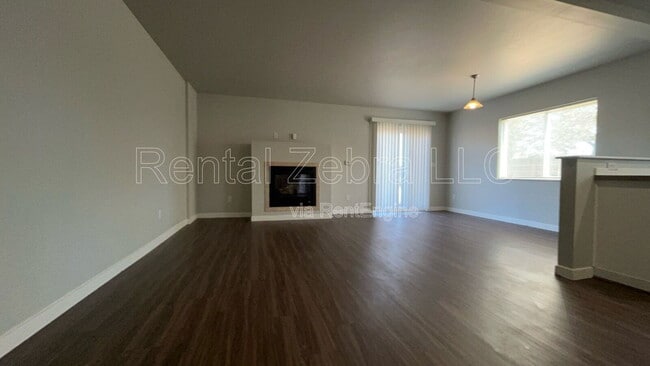 Building Photo - 855 NE Larch Ave