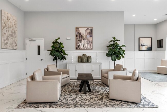 Building Photo - 999 Main St