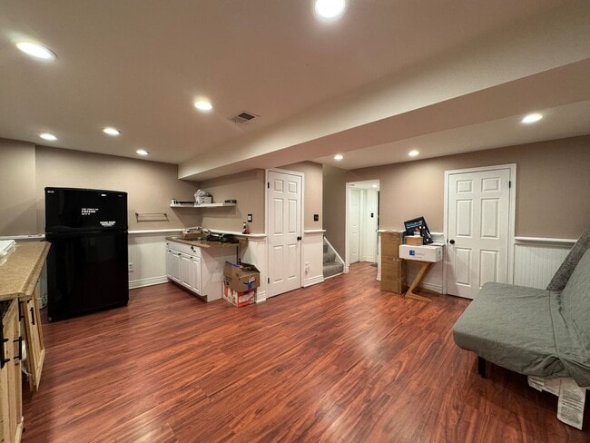 Building Photo - Gorgeous 3 Bed 2/2 Bath Interior Townhome In Little Rocky Run