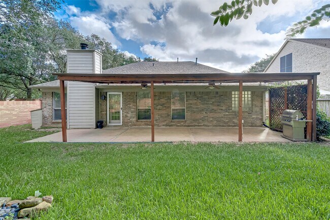 Building Photo - 22926 Rainbow Bend Ln