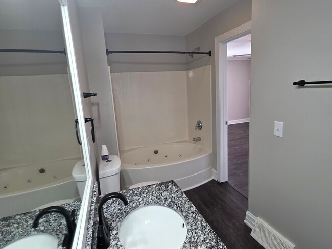 Building Photo - 234 W Kyra Ln