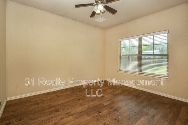 Building Photo - 700 E Bullock St