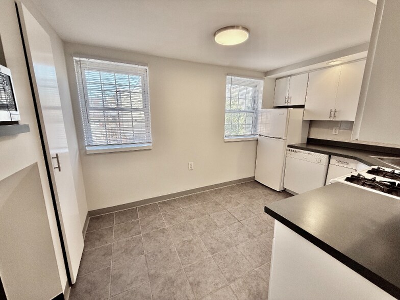 Building Photo - 1008 Salter St