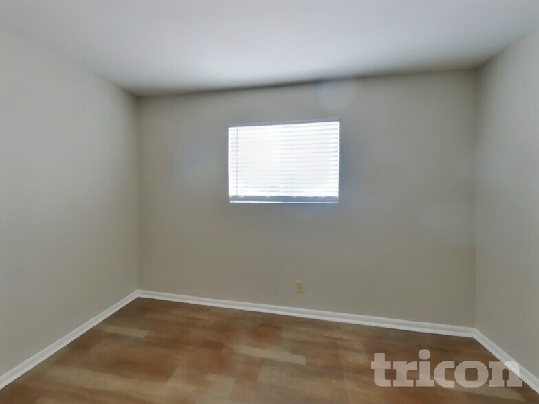 Building Photo - 809 95th Pl