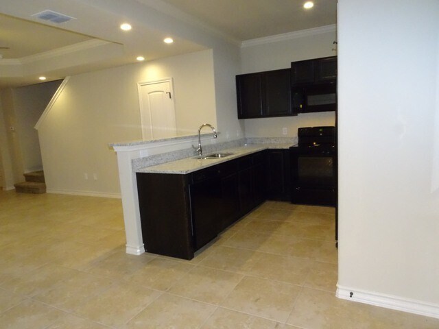 Building Photo - 7042 Lakeview Dr.