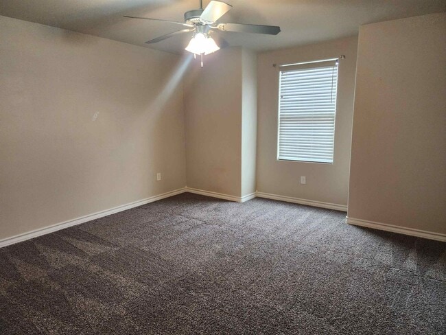 Building Photo - 218 John Irving Dr