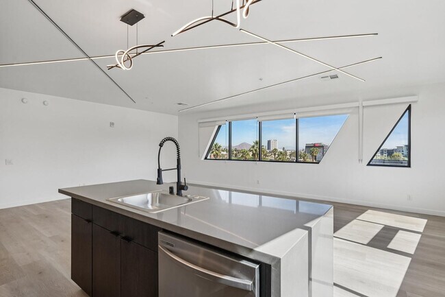 Building Photo - 1030 N 1st St