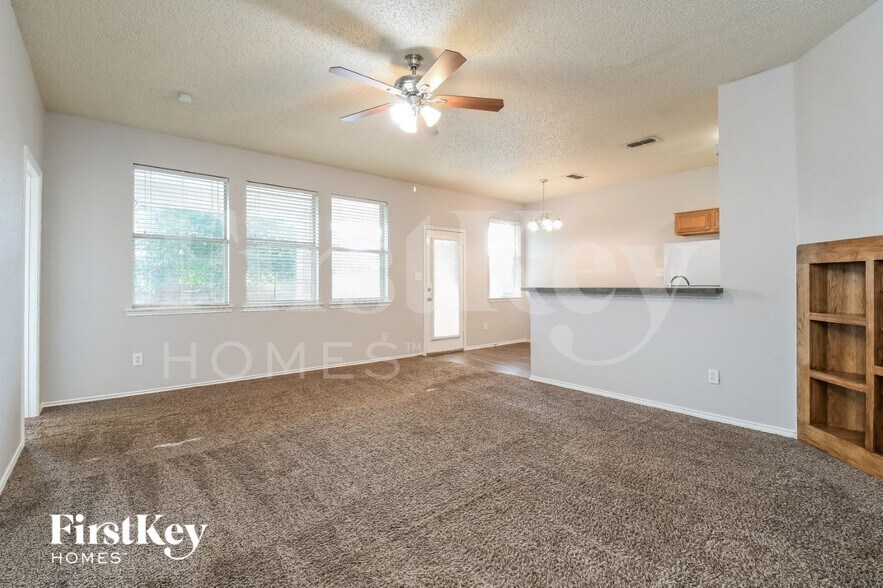 Building Photo - 10240 Dawson Trail