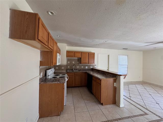 Building Photo - 5342 Burbank Dr