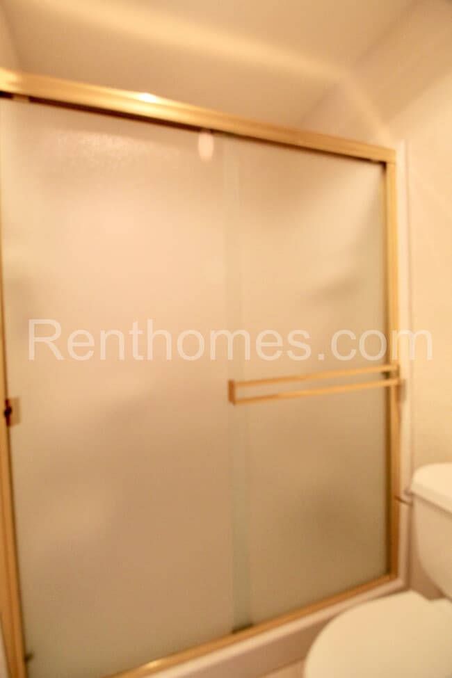 Building Photo - 2822 Mesa Dr