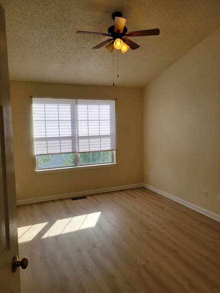 Building Photo - 2681 McGuffeys Ct