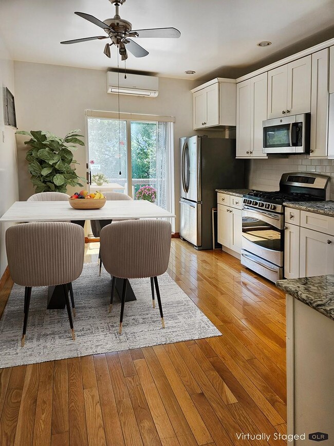Building Photo - 3 bedroom in BROOKLYN NY 11232