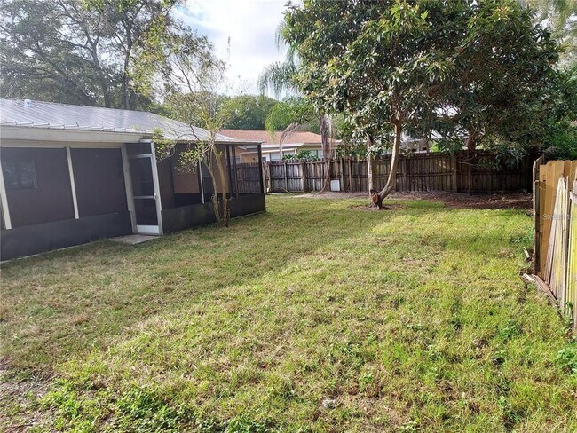 Building Photo - 2001 Groveland Rd