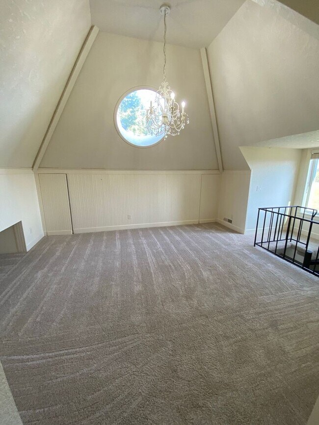 Building Photo - 5bd/5ba +HUGE BARN & SHOP - Absolutely LUX...