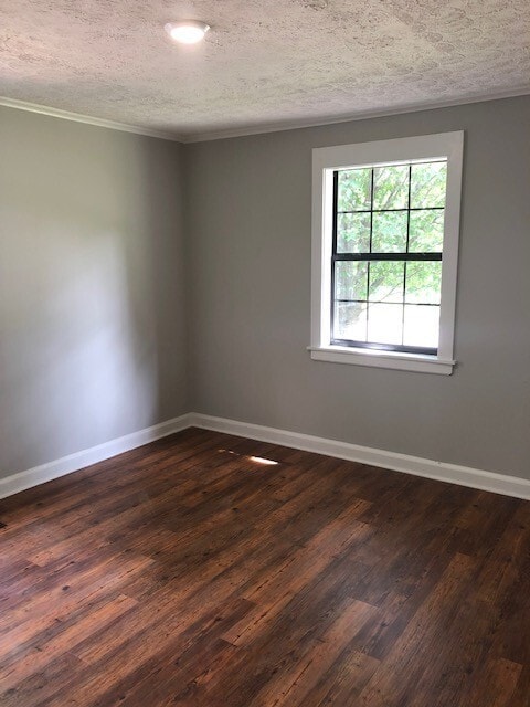 Building Photo - Renovated 2 Bedroom 2 Bath Home for Rent with Detached Garage!