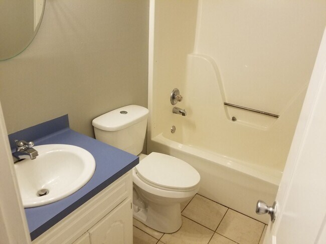 Building Photo - 3 BD, 2 BA, Home in Jacksonville