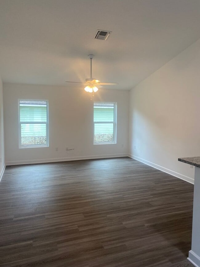Building Photo - 2 bedroom, 2 bath home for rent
