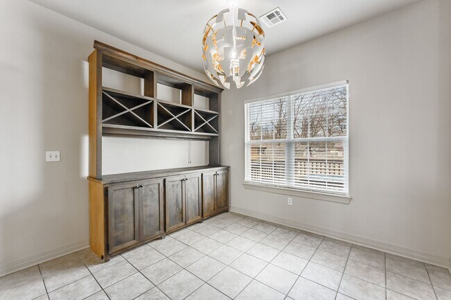 Building Photo - Charming 4-Bedroom Home in Rogers with Beautiful Natural Light!