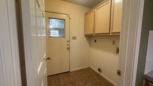 Building Photo - 3 Bedroom Home Conveniently Located off Stan Schlueter in Killeen