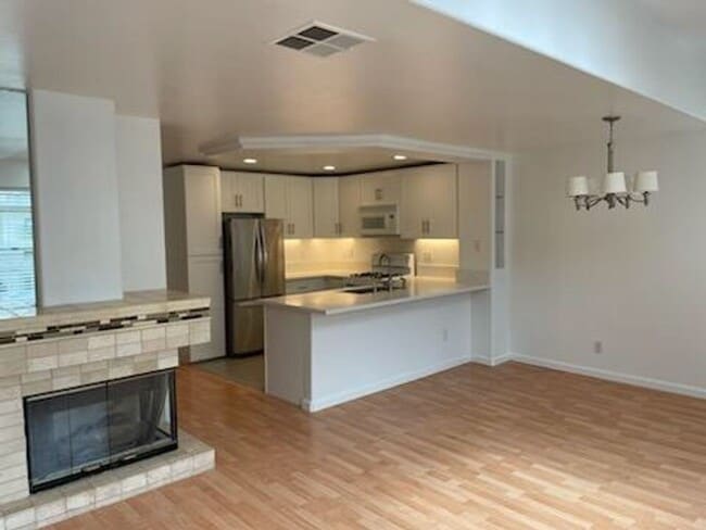 Building Photo - Del Mar Highlands adjacent : Spacious Upgr...