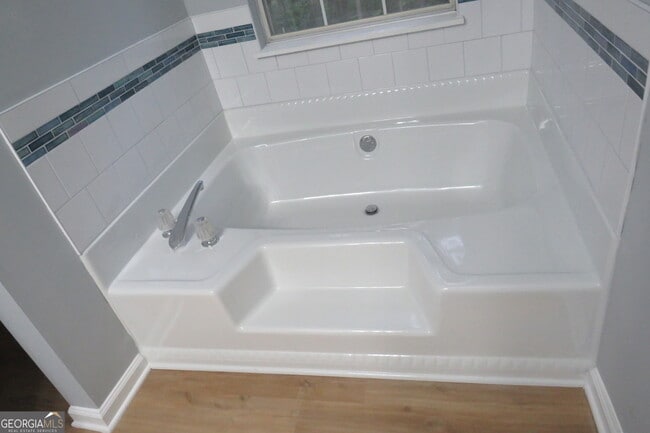 Building Photo - 2060 Bedford Ct