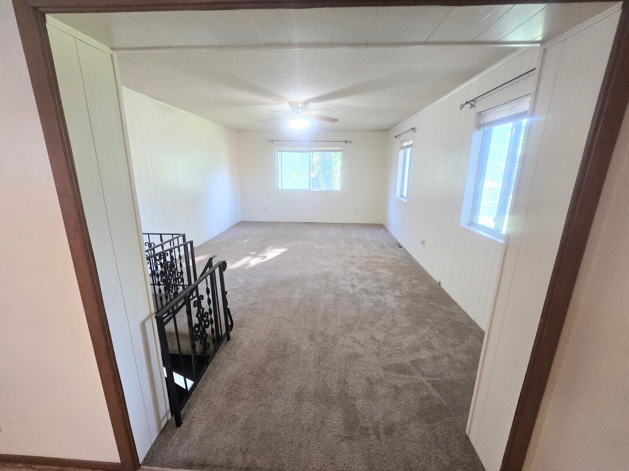 Large Family Room View #1 - 3405 S Oxford Ave