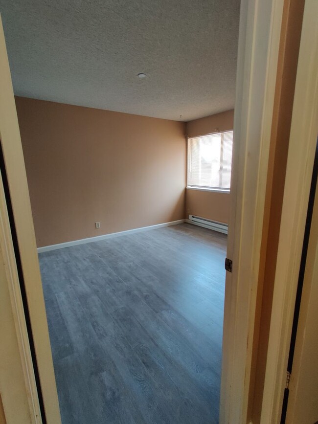 Building Photo - Beautiful  2 beds and 2 baths condon locat...