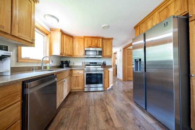 Building Photo - 8618 Wildwood Ave